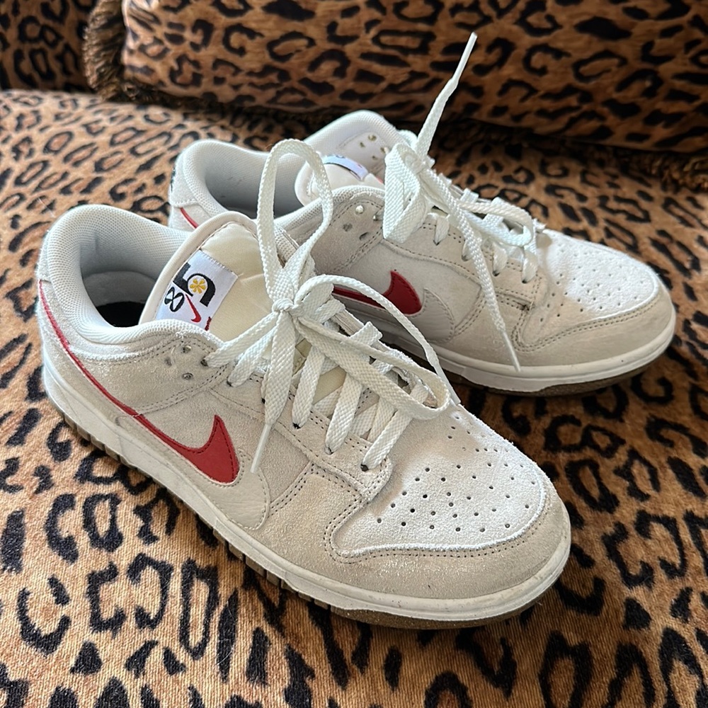 Women’s Dunk low SE “85” red / light grey suede 7.5